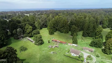 21600 Hellman Ln, Fort Bragg, CA 95437