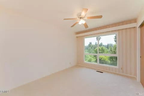 Bedroom - 925 Knob Hill Rd, Ukiah, CA 95482 photo 2 of 3