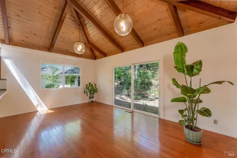 Living - 925 Knob Hill Rd, Ukiah, CA 95482 photo 3 of 3