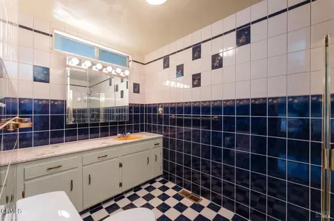 Bath - 925 Knob Hill Rd, Ukiah, CA 95482 photo 1 of 3
