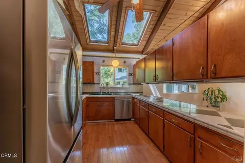 Kitchen - 925 Knob Hill Rd, Ukiah, CA 95482 photo 1 of 3