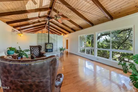Living - 925 Knob Hill Rd, Ukiah, CA 95482 photo 2 of 3