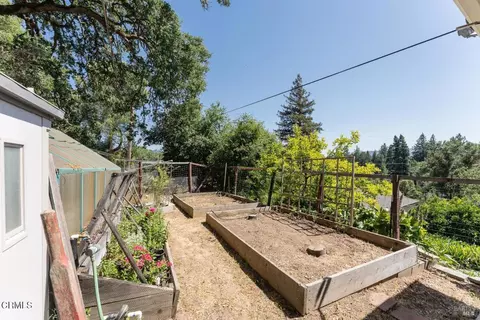 Exterior - 925 Knob Hill Rd, Ukiah, CA 95482 photo 8 of 19
