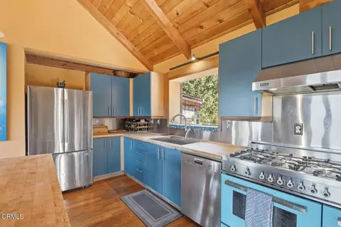 Kitchen - 3400 Chardonnay Ln, Philo, CA 95466 photo 4 of 5