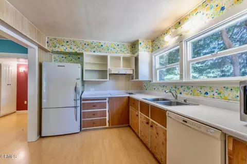 Kitchen - 18961 Symes Ln, Fort Bragg, CA 95437 photo 1 of 2