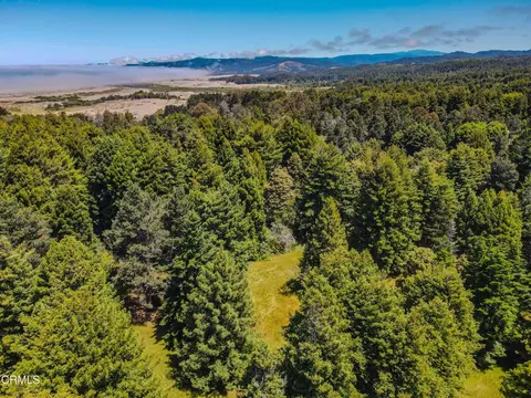32700 Nameless Ln, Fort Bragg, CA 95437