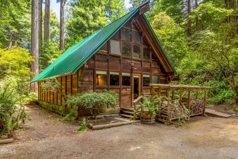 32000 Forest Ln, Fort Bragg, CA 95437