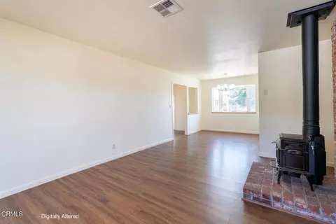 Living - 1072 E Chestnut St, Fort Bragg, CA 95437 photo 2 of 4