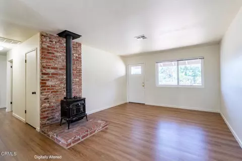 Living - 1072 E Chestnut St, Fort Bragg, CA 95437 photo 3 of 4