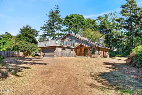 16501 Pine Dr, Fort Bragg, CA 95437
