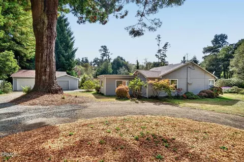 32601 Odom Ln, Fort Bragg, CA 95437