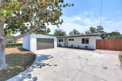 601 E King St, Rialto, CA 92376 photo 1