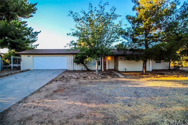 17960 Pine St, Hesperia, CA 92345 photo 1