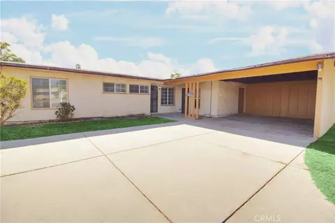 621 E King St, Rialto, CA 92376 photo 1