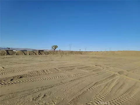 15972 El Esteban Rd, Phelan, CA 92371