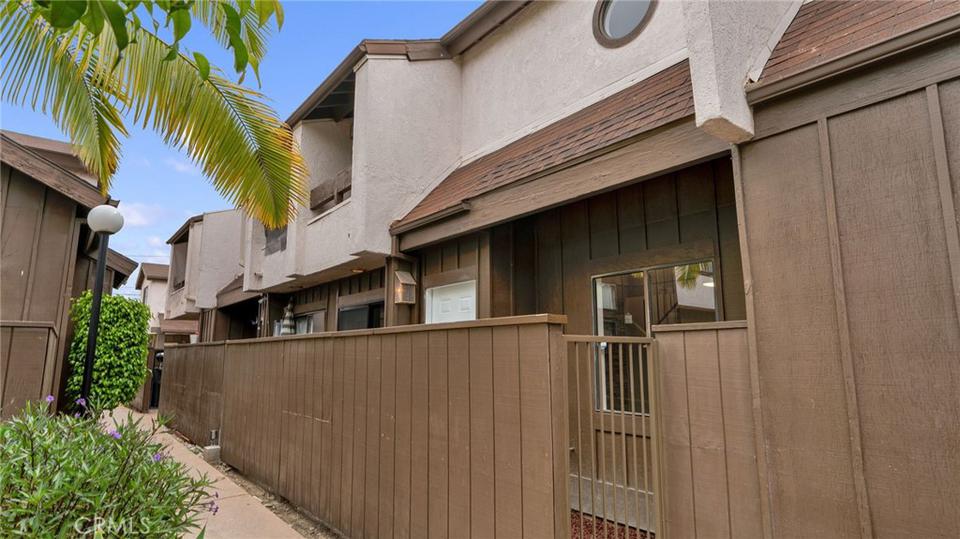 6100 Arbutus Ave 27, Huntington Park, CA 90255 39 Photos MLS 