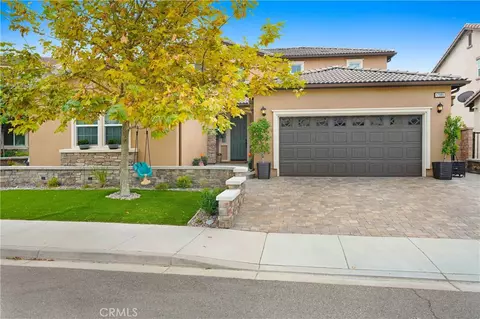 17985 Grapevine Ln, San Bernardino, CA 92407