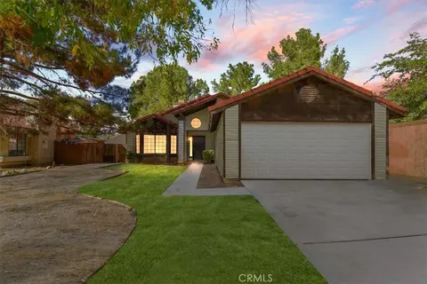 1625 E Newgrove St, Lancaster, CA 93535