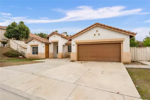 21068 Creekside Dr, Lake Elsinore, CA 92532