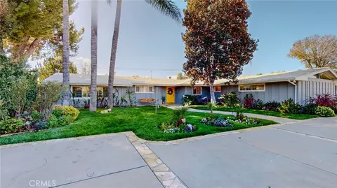 22428 Victory Blvd, Woodland Hills, CA 91367