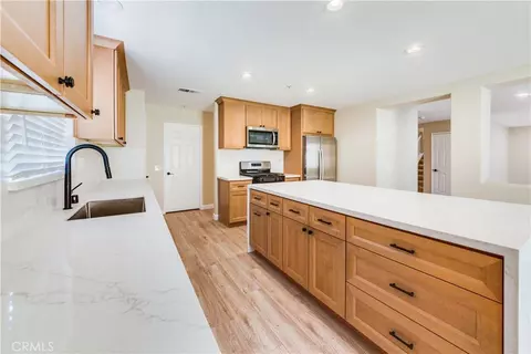 5949 Grizzly Way, Fontana, CA 92336