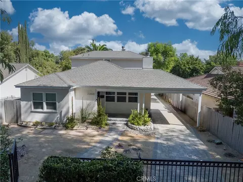 22035 De La Osa St, Woodland Hills, CA 91364