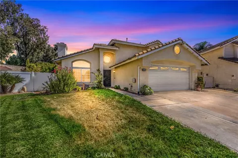 7831 Aberdeen Ln, Highland, CA 92346