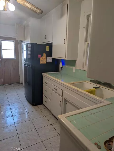 1619 W 136th St, Compton, CA 90222 photo 2