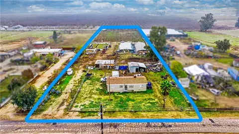 821 E Stanford Ave, Pixley, CA 93256