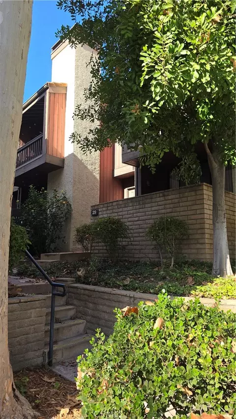 21931 Burbank Blvd #25, Woodland Hills, CA 91367