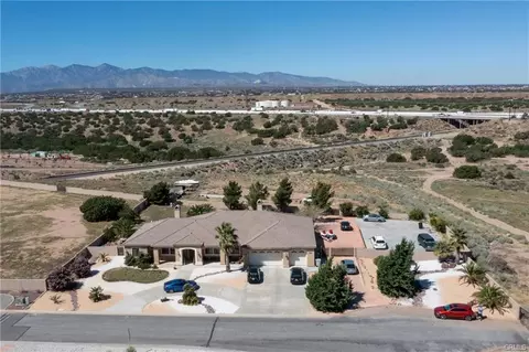 11875 Lamplighter Ln, Oak Hills, CA 92344