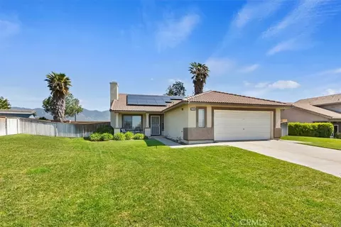 2742 W Sunnyview Dr, Rialto, CA 92377