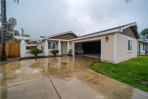 214 Davis St, Lake Elsinore, CA 92530