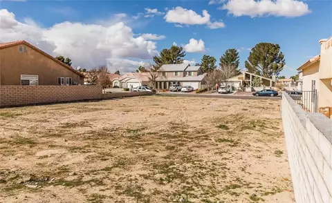 15167 Orchard Hill Ln, Helendale, CA 92342