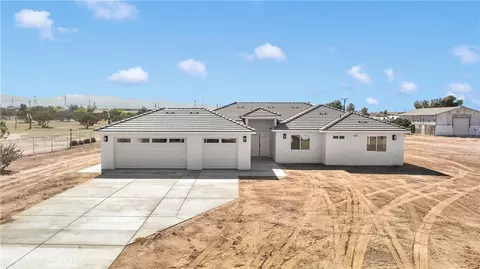 8698 Oakwood Ave, Hesperia, CA 92345