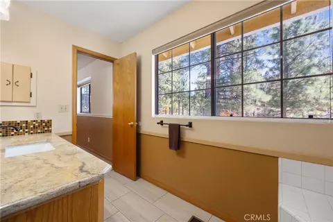 Bath - 715 E Mountain View Blvd, Big Bear City, CA 92314 photo 5 of 7