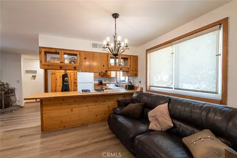Kitchen - 41505 Alder Dr, Forest Falls, CA 92339 photo 1 of 2