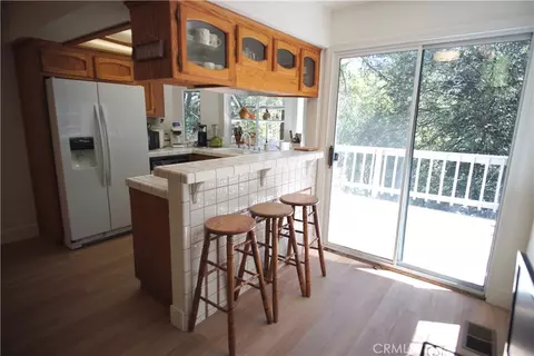 Kitchen - 319 Dorn Dr, Crestline, CA 92325 photo 4 of 4