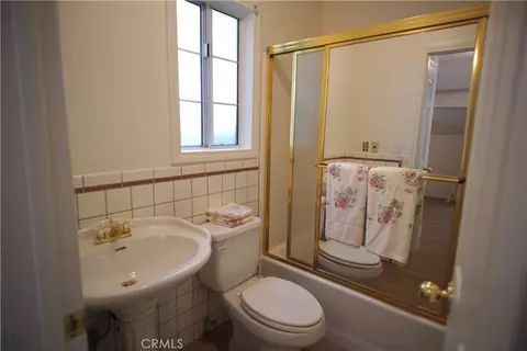 Bath - 319 Dorn Dr, Crestline, CA 92325 photo 1 of 2