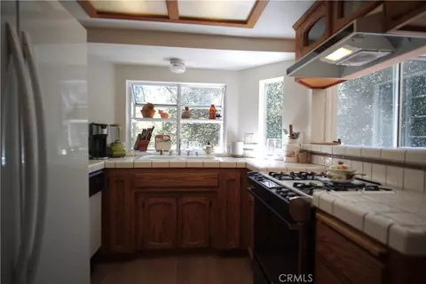 Kitchen - 319 Dorn Dr, Crestline, CA 92325 photo 2 of 4