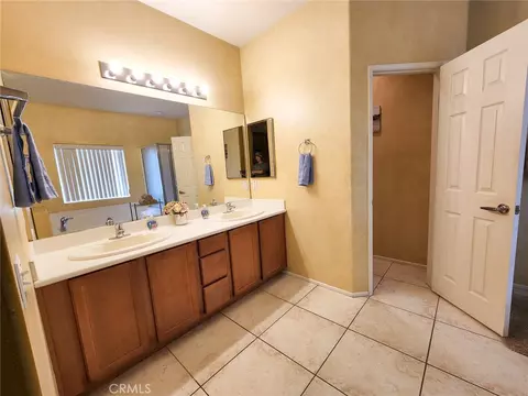 Bath - 43620 Brahea Ct, Indio, CA 92201 photo 8 of 10