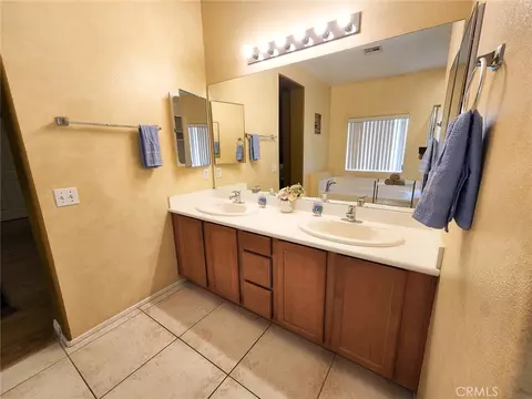 Bath - 43620 Brahea Ct, Indio, CA 92201 photo 6 of 10