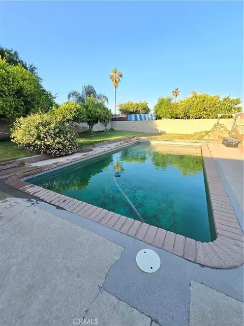 320 E South St, Rialto, CA 92376 photo 3