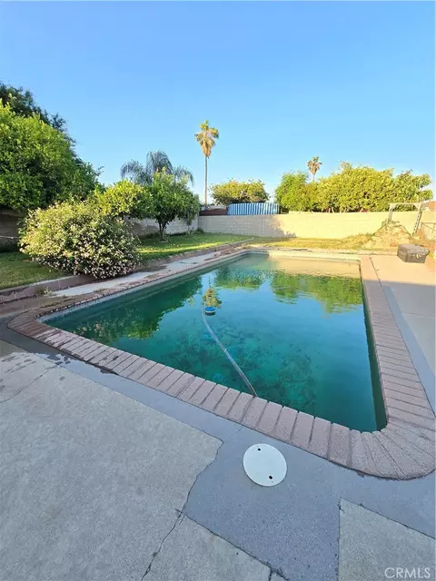 320 E South St, Rialto, CA 92376 photo 3