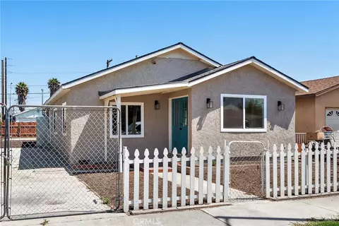 1005 E Cruces St, Wilmington, CA 90744