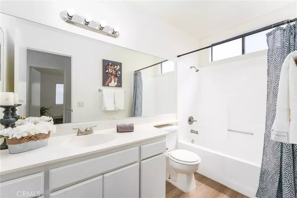 Bath - 1407 Sycamore Ln, San Bernardino, CA 92408 photo 3 of 3