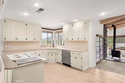 1116 Ca-2, Wrightwood, CA 92397 photo 16