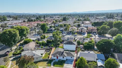 View/Area - 7719 Nestle Ave, Reseda, CA 91335 photo 2 of 7