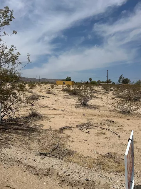 6424 Canyon Rd, Twentynine Palms, CA 92277