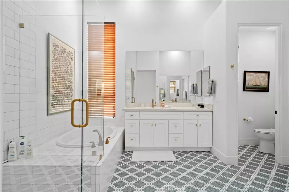 Bath - 56610 Muirfield, La Quinta, CA 92253 photo 2 of 6